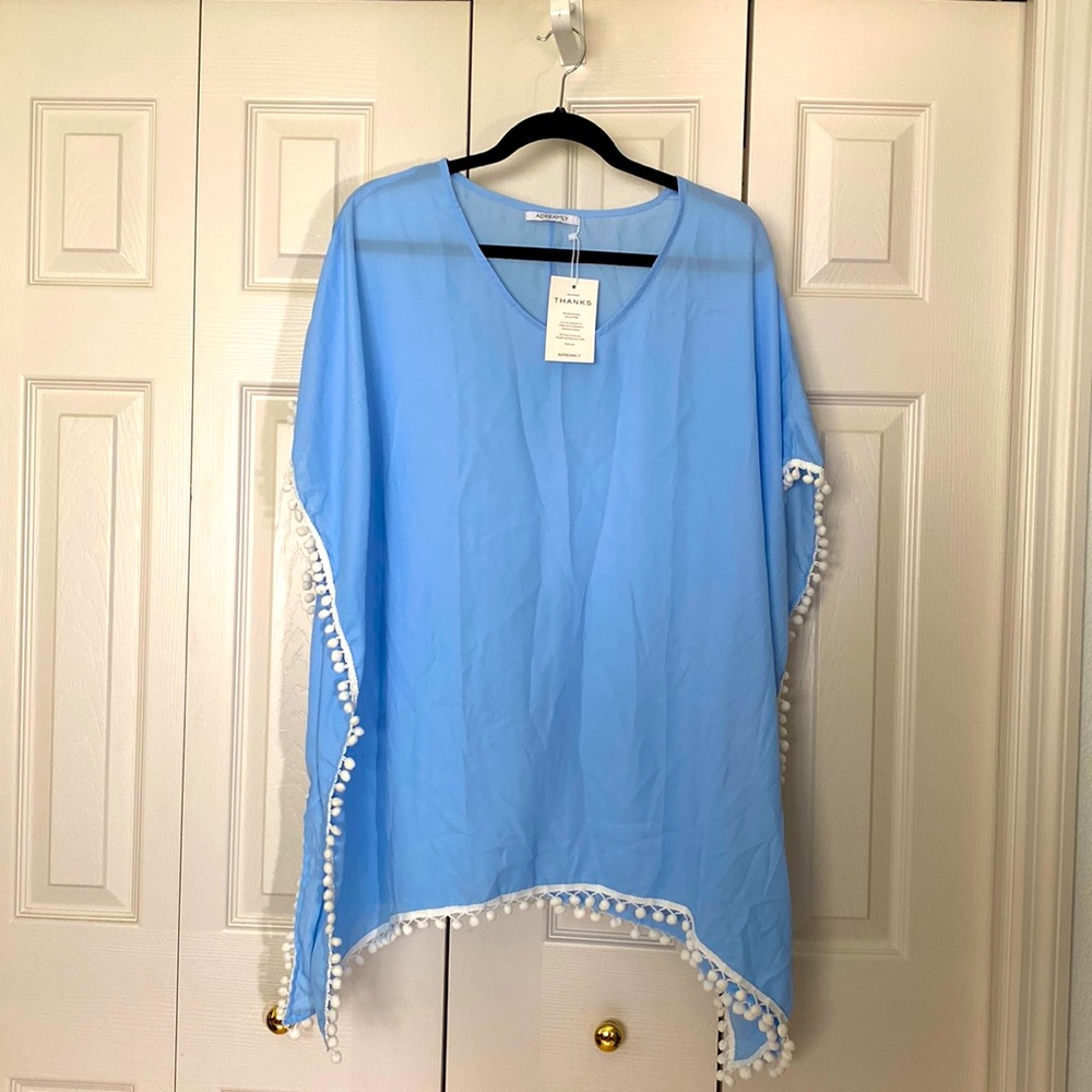 NWT Lightweight beach coverup with cute mini pompoms border